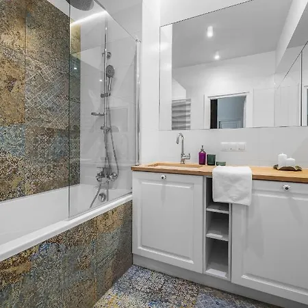 Apartment Oomph Supreme *